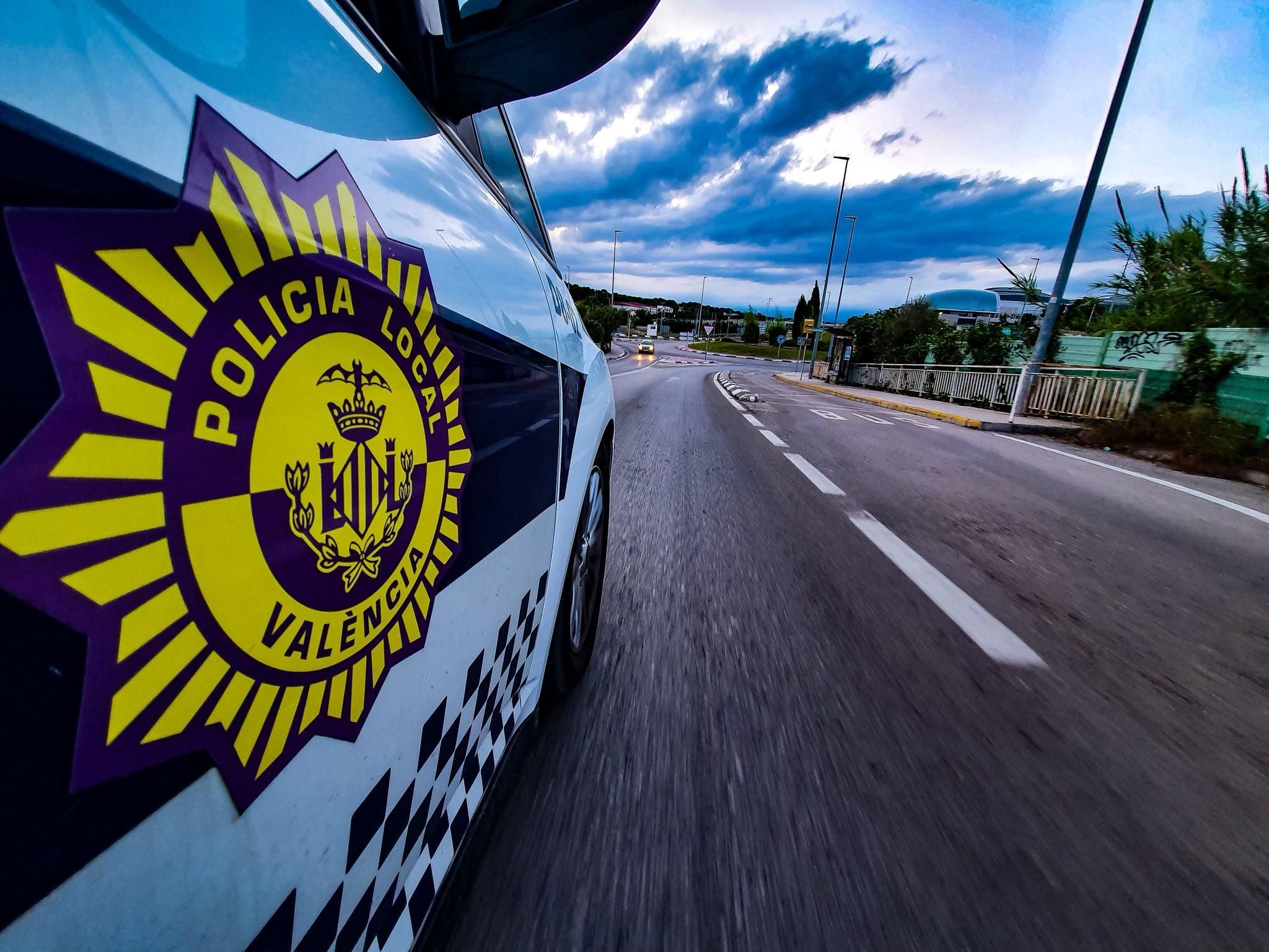 Un vehicle de la policia local de València, en arxiu