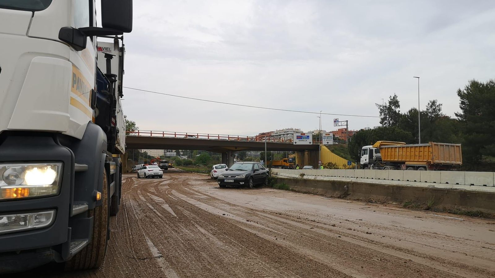 La trompada d'aigua, a més de negar algunes vies, va col·lapsar la ciutat