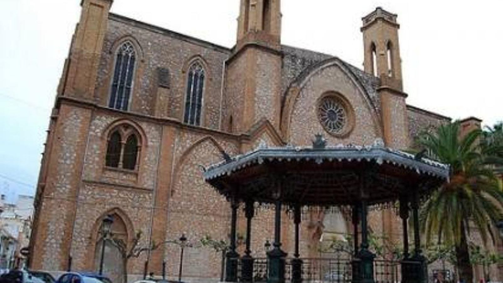 Un dels llocs pels quals passa la ruta és el convent dels Carmelites.