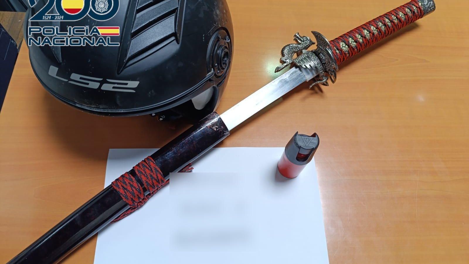 Una imatge de la catana interceptada en la baralla