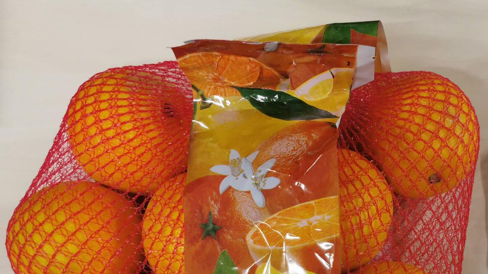 Una malla de taronges importades