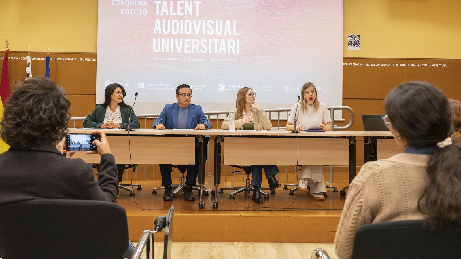 De dreta a esquerra: Noelia Cruz, Erick Lillo, Elisa Rodríguez i Claudia Ripoll en la presentació