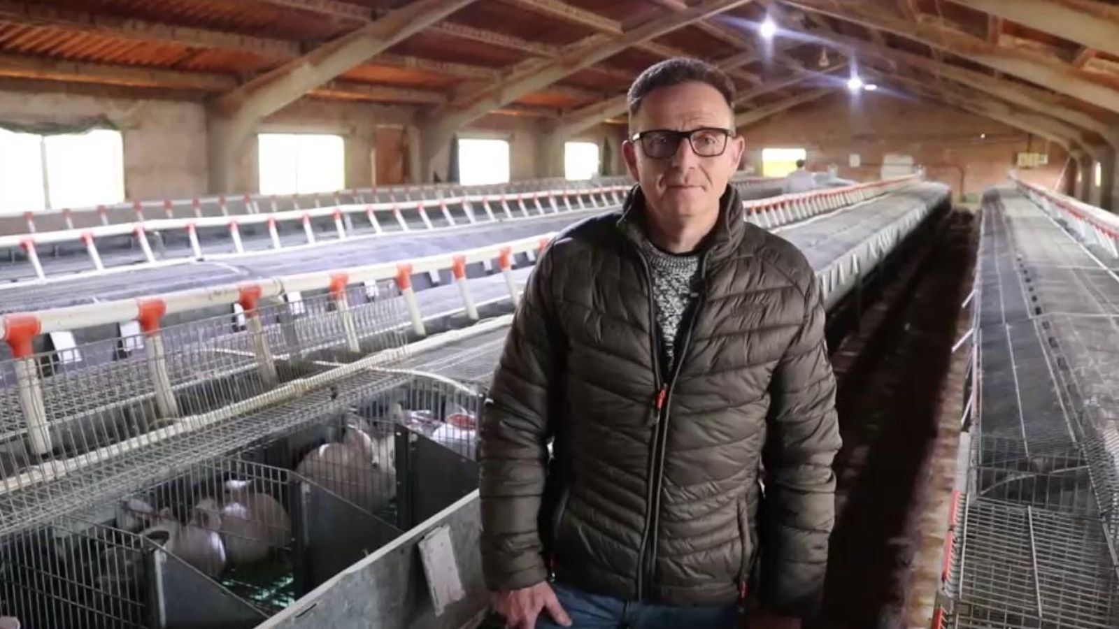 Arturo Zaragoza visita una granja a Atzeneta del Maestrat, l'escorxador Penyagolosa de Llucena i una carnisseria de l'Alcora