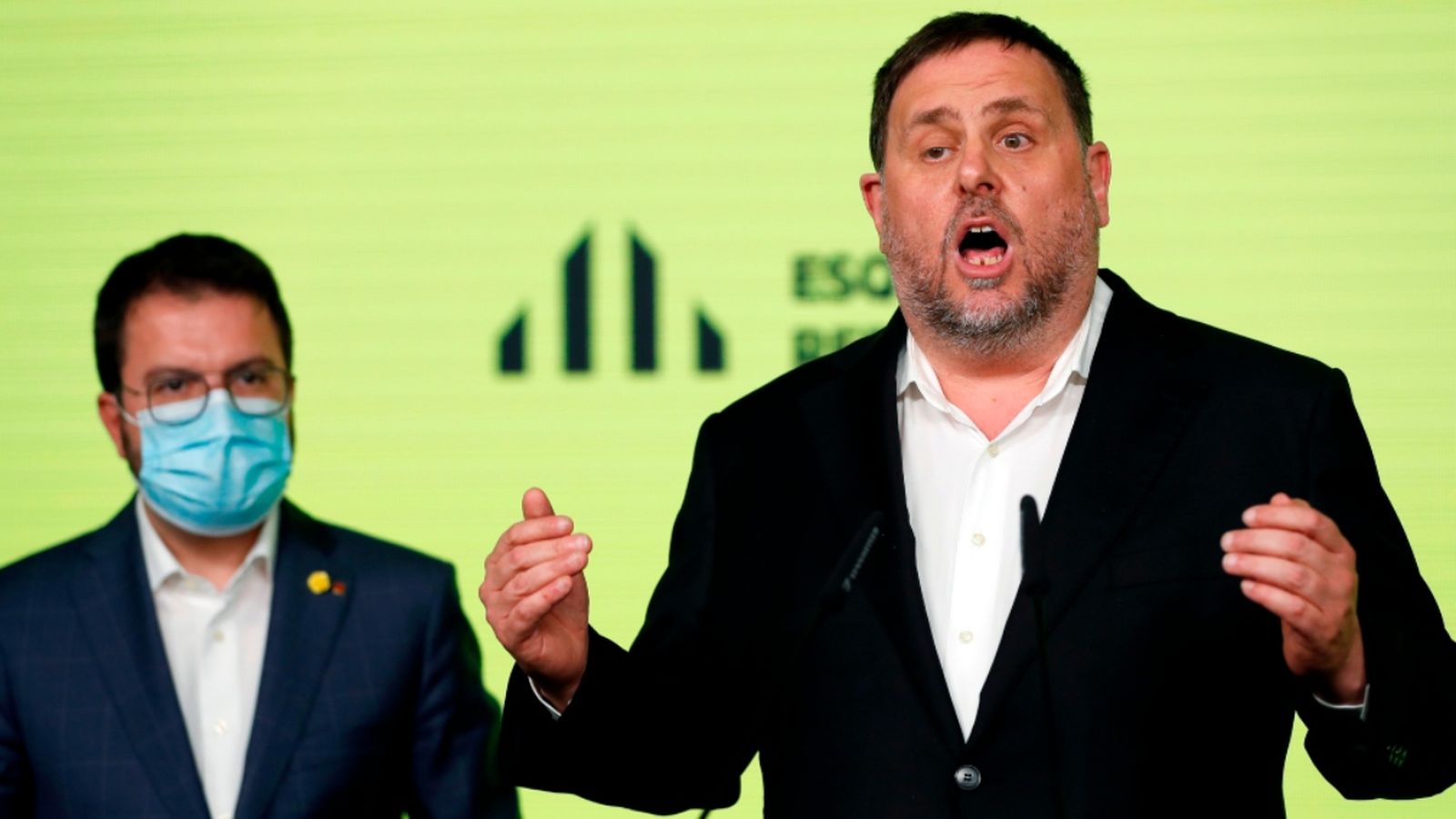 Oriol Junqueras  i el candidat a la presidència de la Generalitat, Pere Aragonès, durant la valoració dels resutats.
