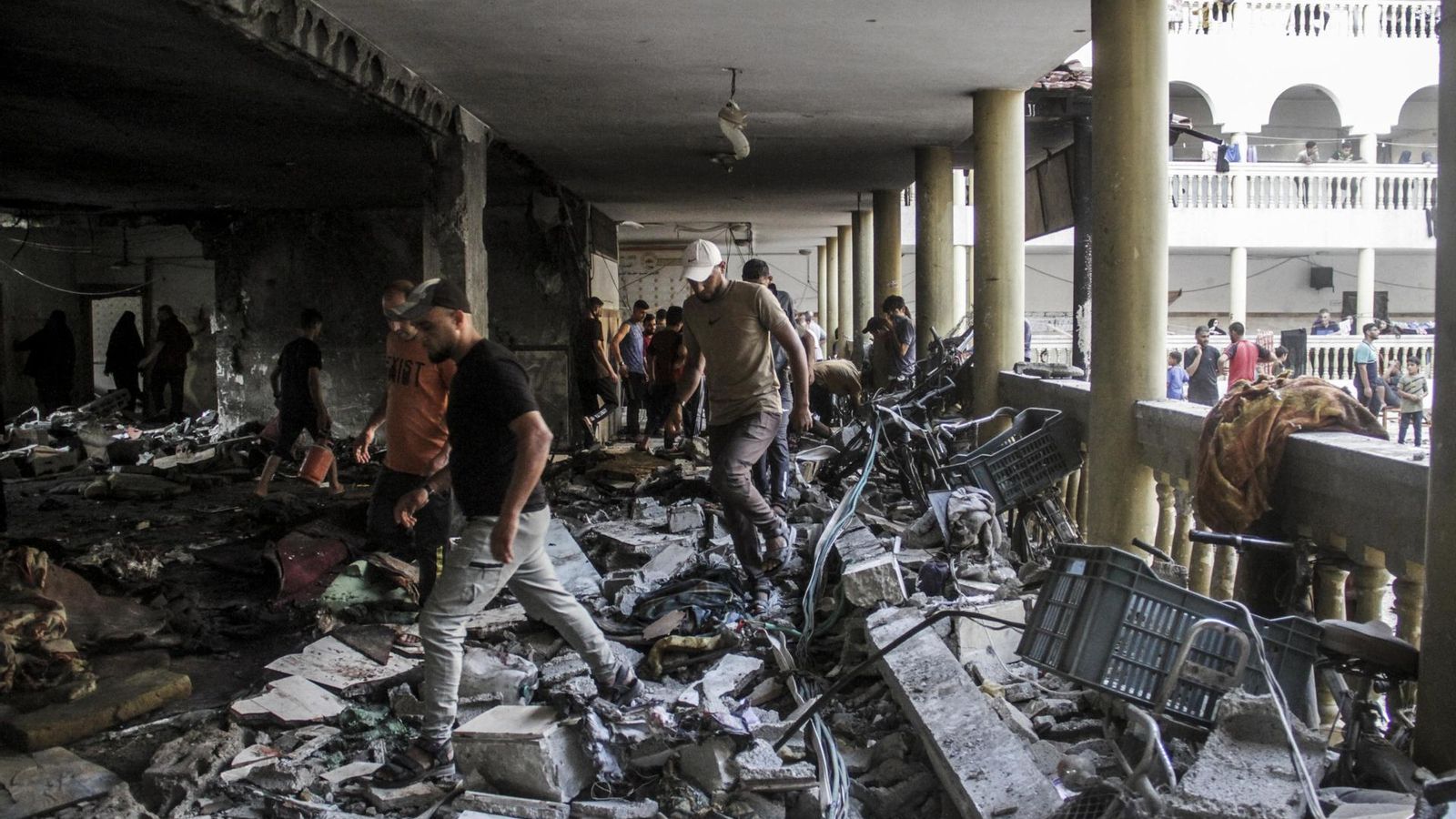 El resultat del bombardeig israelià d'una escola a Gaza