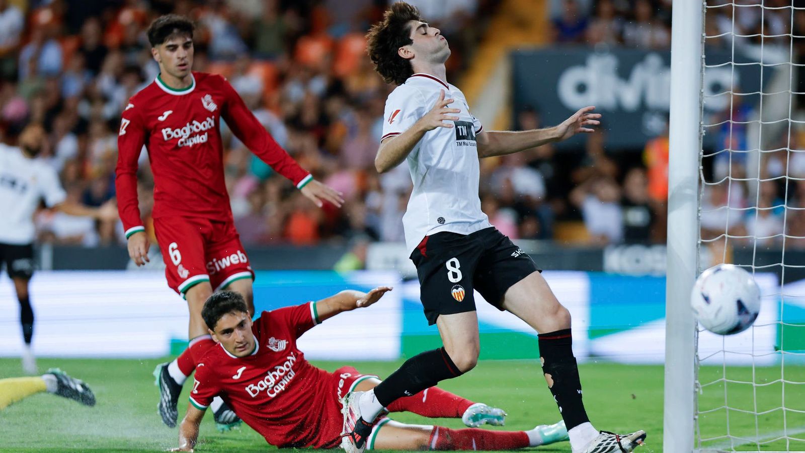 Javi Guerra, en una acció del duel
