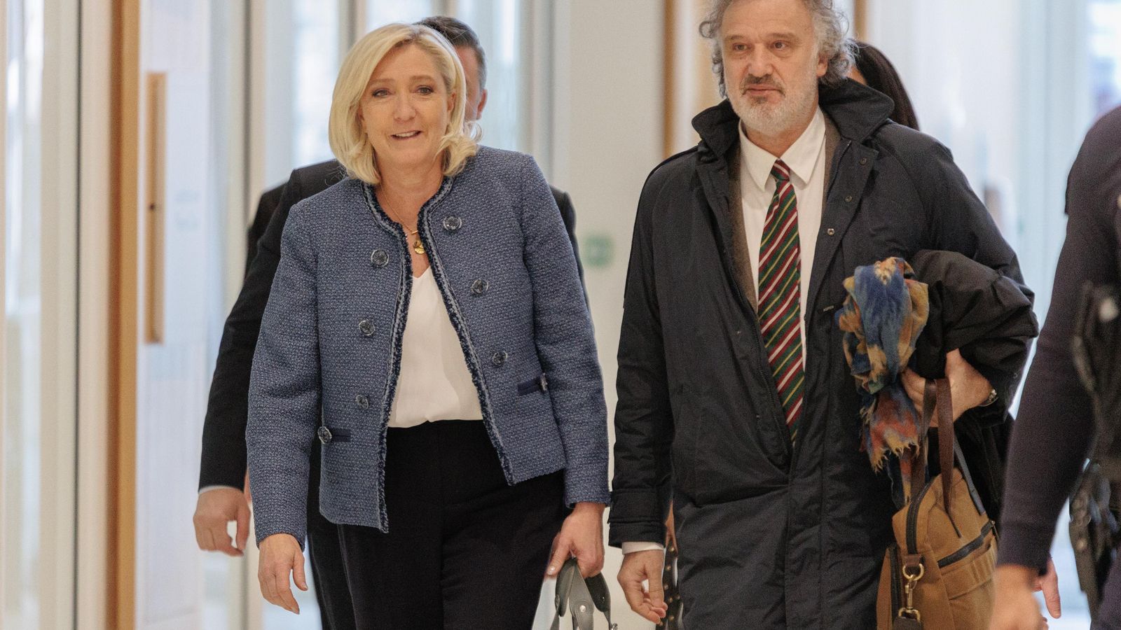 Le Pen, este dilluns, a l'arribada al tribunal Le Pen, este dilluns, a l'arribada al tribunal
