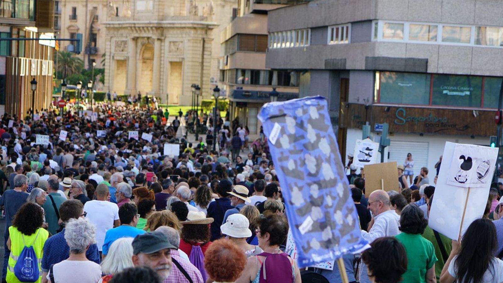 Manifestants en contra de l'ampliació del Port