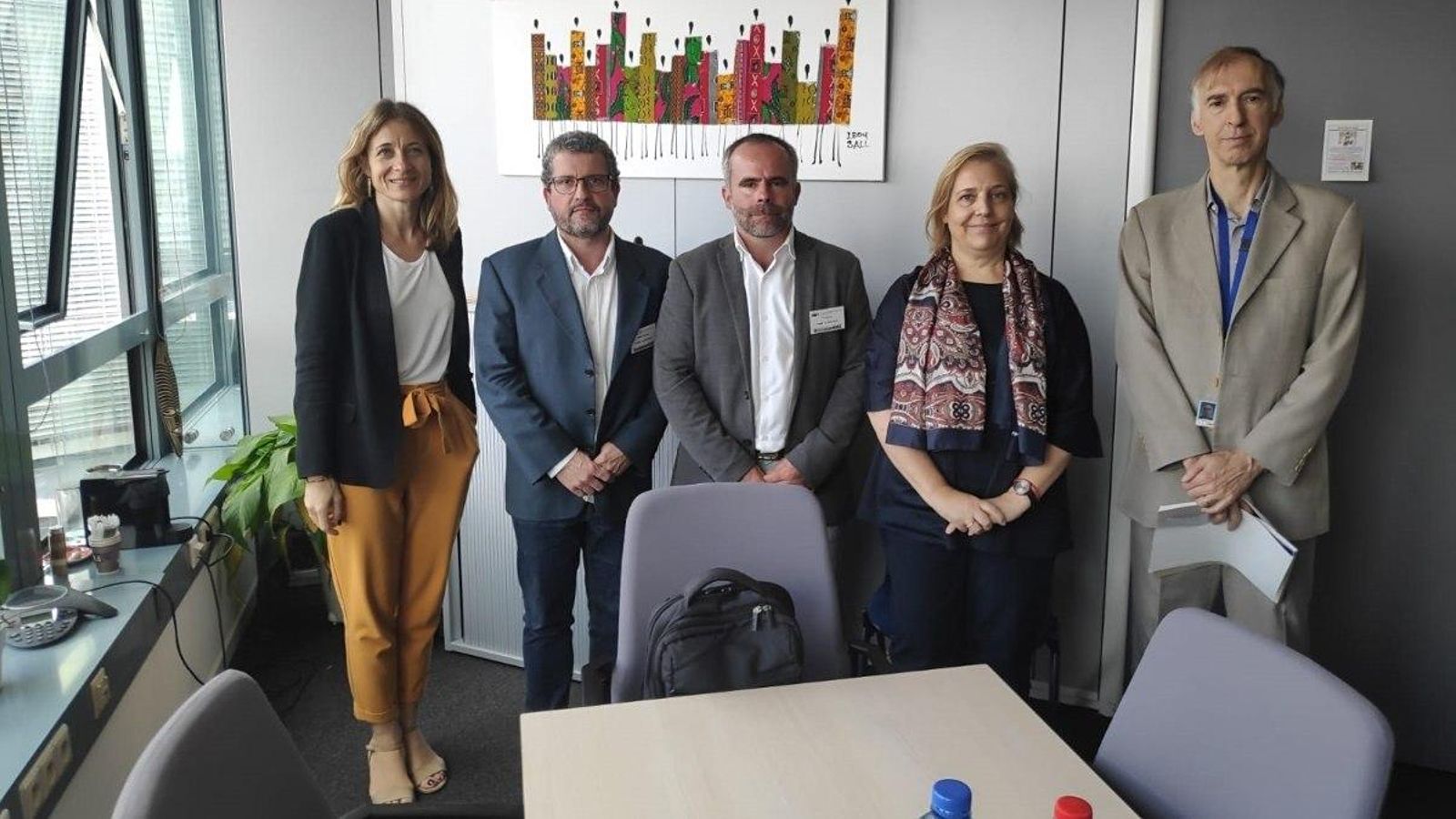 Els secretaris de la Unió (centre) acompanyats per la representació espanyola a la UE i la cap d'acords comercials Cecile Billaux