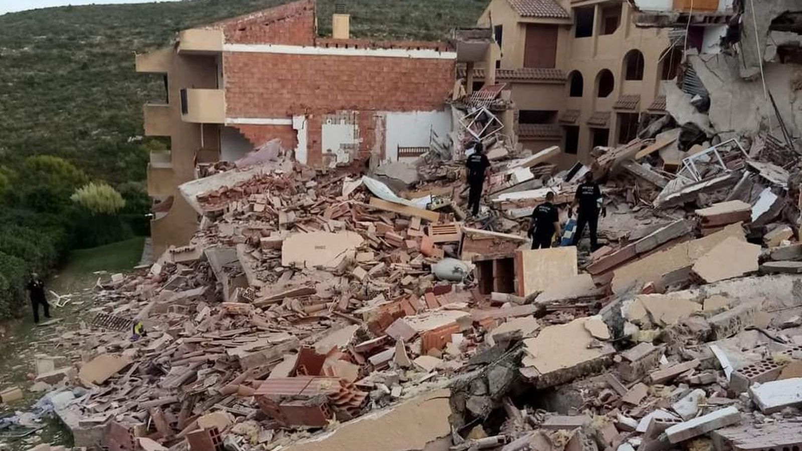 Imatges de l'assolament de l'edifici a Peníscola