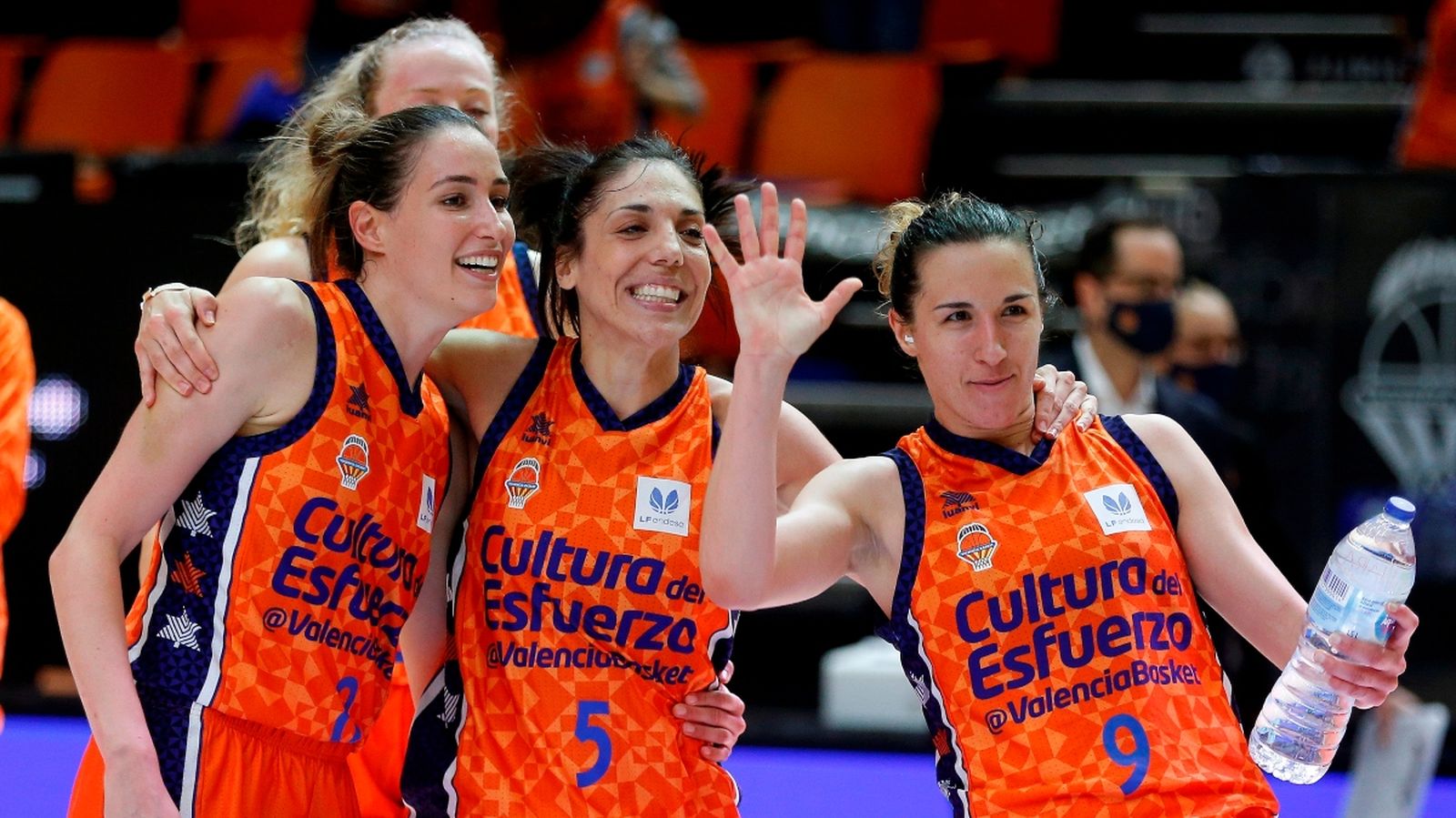 València basket en Línia de fons