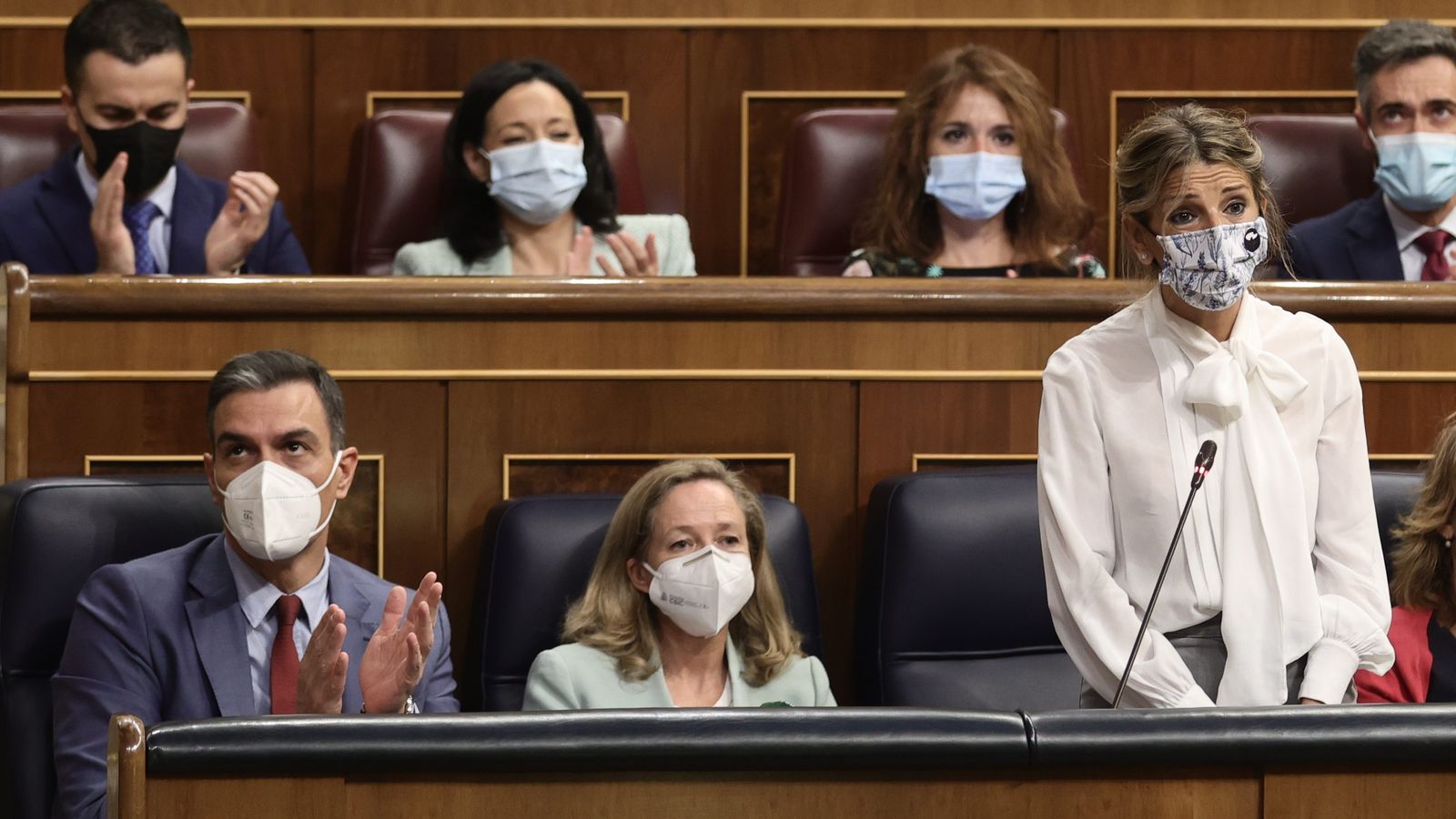 El president del govern espanyol, Pedro Sánchez; la vicepresidenta primera i ministra Assumptes Econòmics, Nadia Calviño i la la vicepresidenta segona i ministra de Treball, Yolanda Díaz