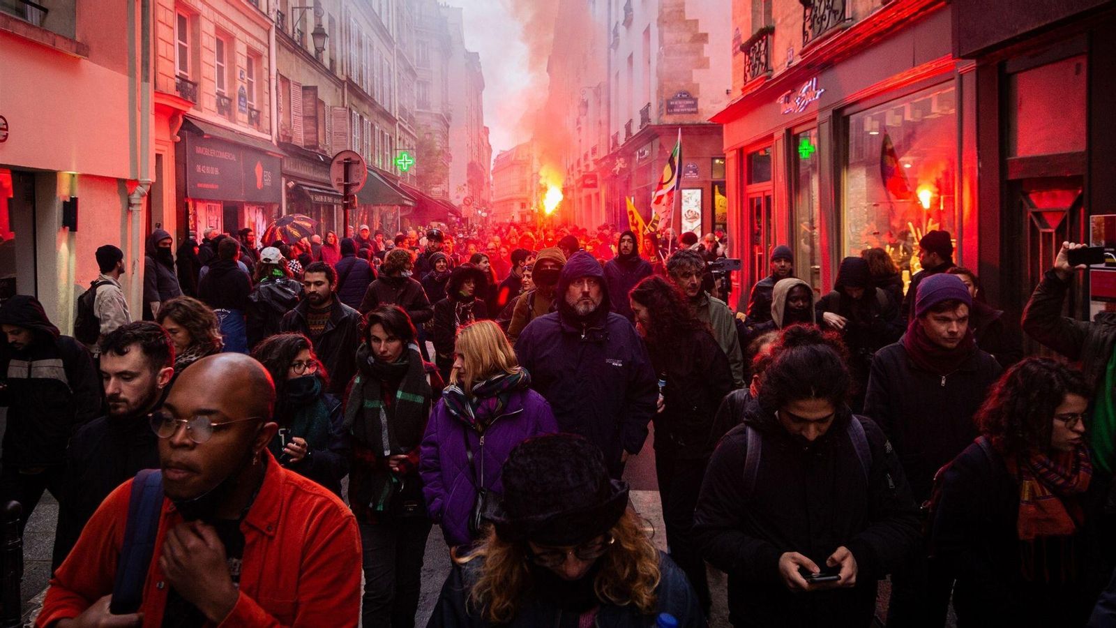 Els aldarulls d'aquest divendres acaben amb més d'un centenar de detinguts a París Els aldarulls d'aquest divendres se salden amb més d'un centenar de detinguts a París
