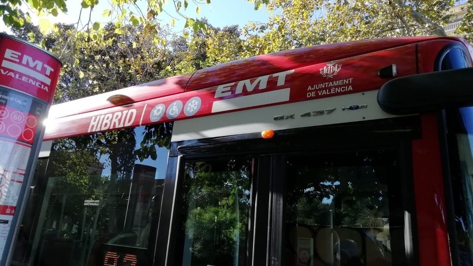 Un autobús de l'EMT de València en una imatge d'arxiu