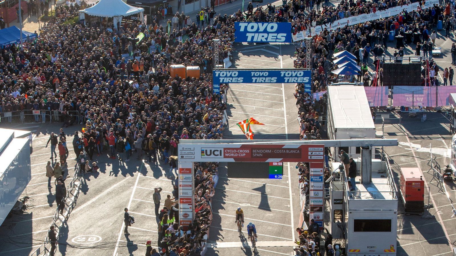 La línia d'arribada a Benidorm, en una de les dos adicions anteriors