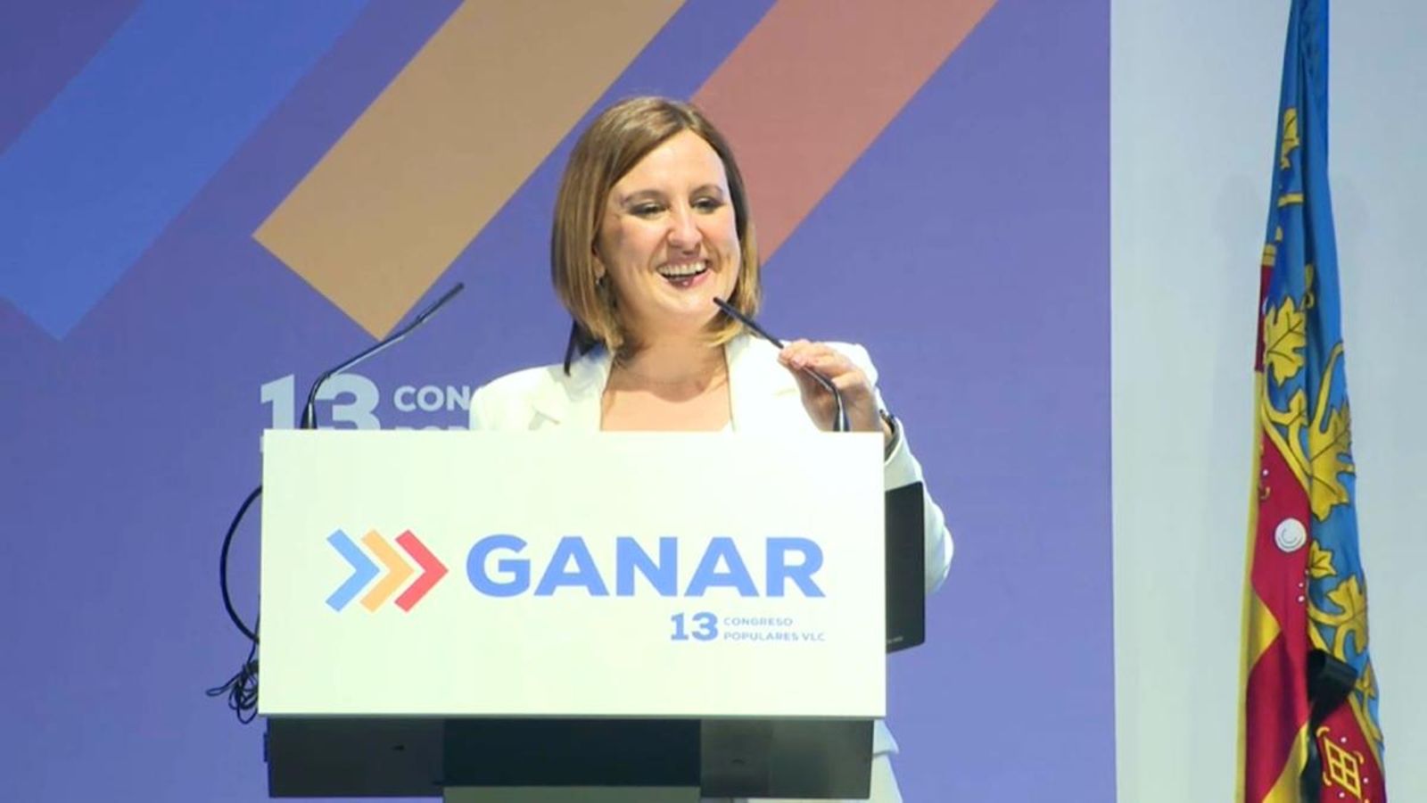La nova presidenta del PP de València, Maria José Català, celebra la victòria en el XXX congrés de la formació