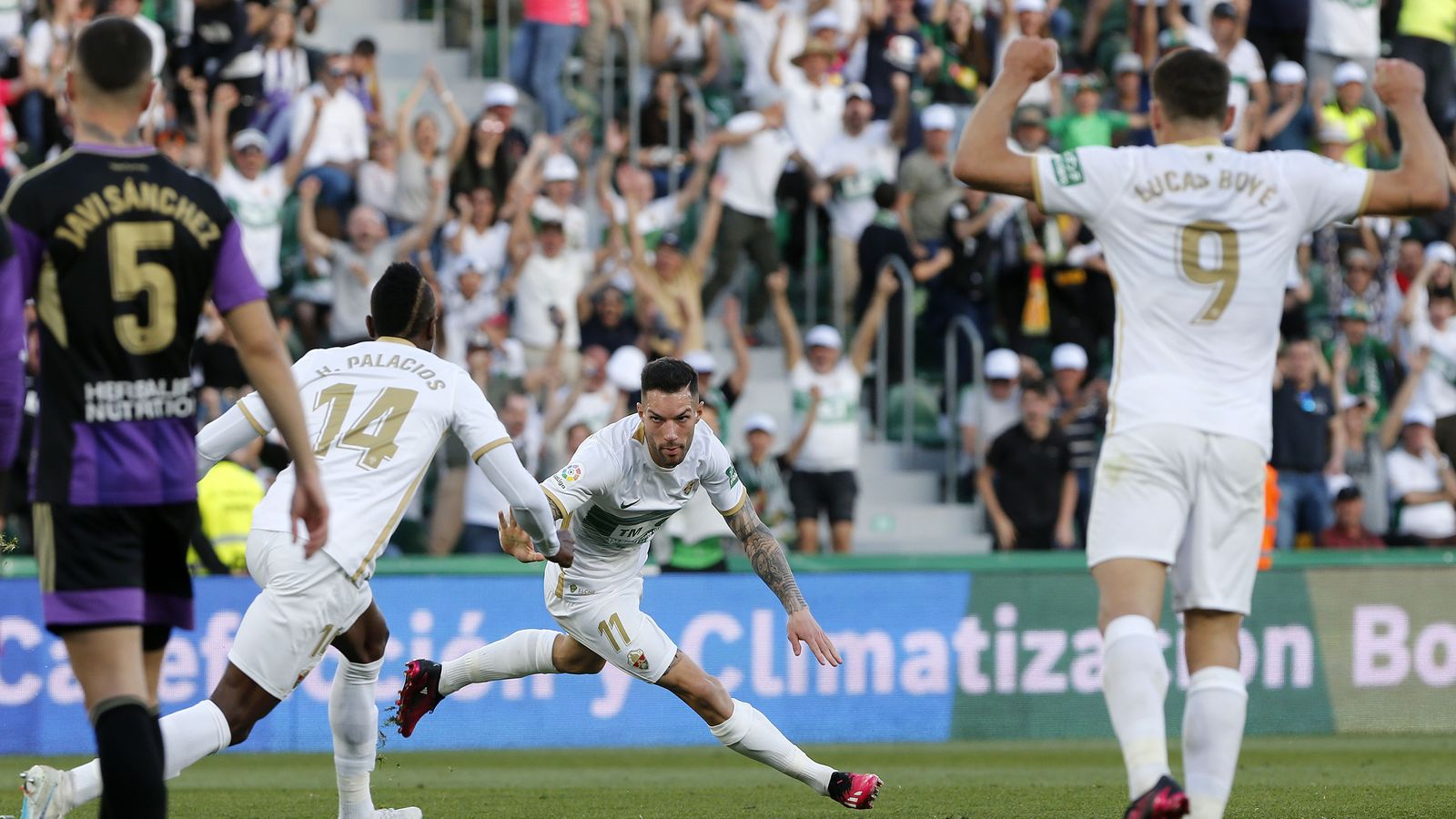 Tete Morente celebra un gol en el temps afegit