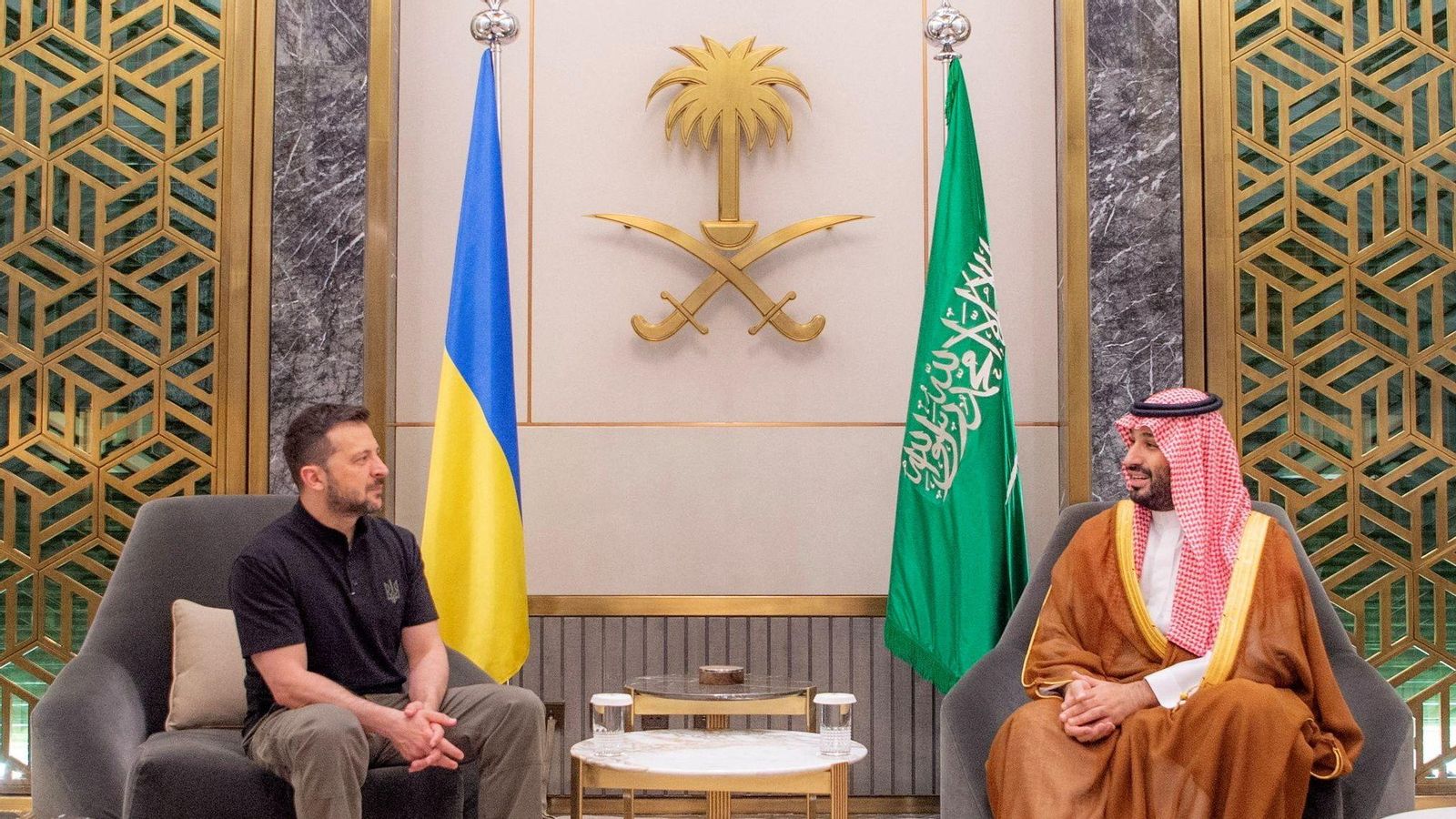 El príncep hereu saudita Mohammed Bin Salman es reuneix amb el president ucraïnés Volodímir Zelenski en Yeddah, Aràbia Saudita, en una imatge d'arxiu