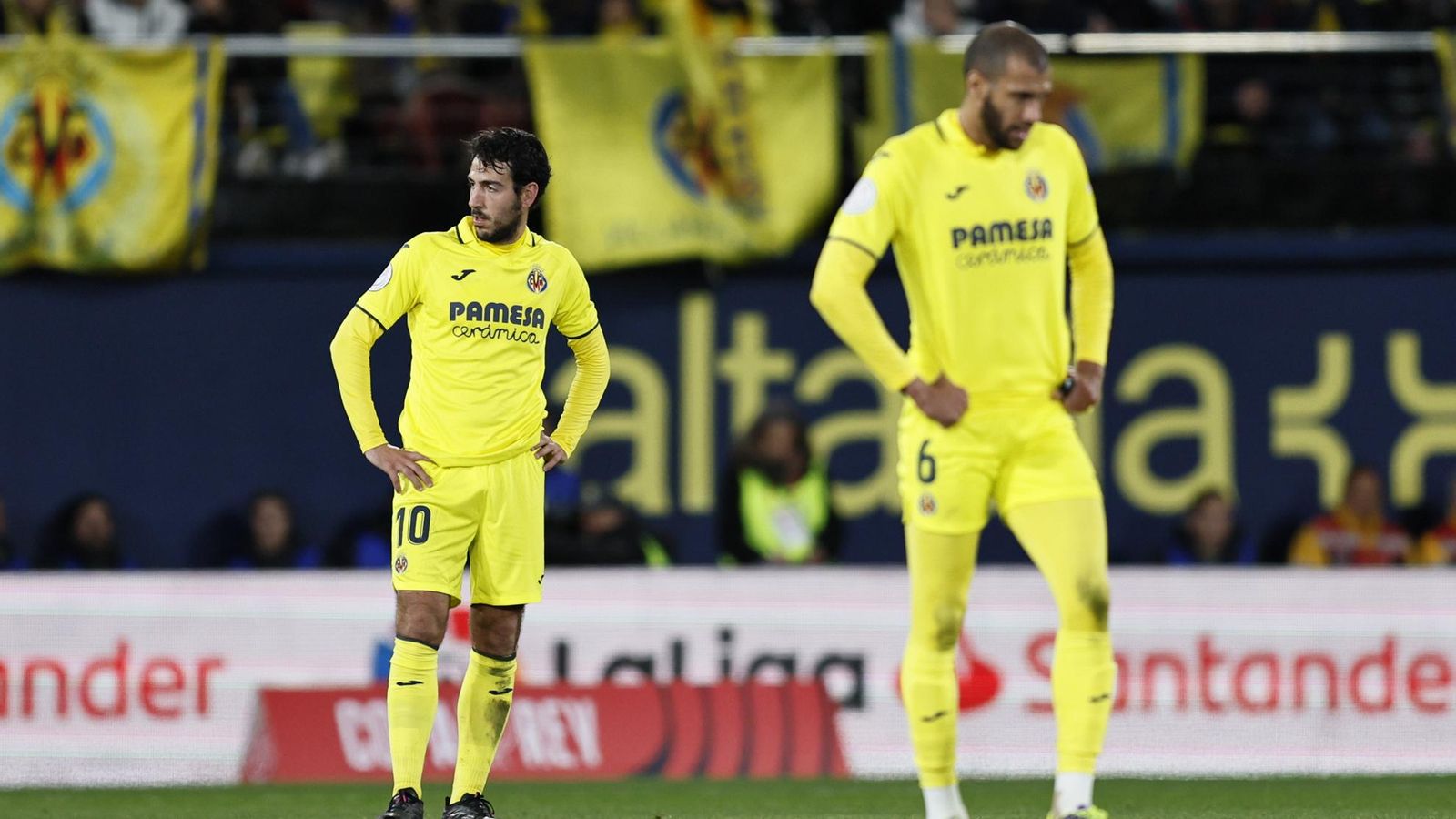 Parejo i Capoue es lamenten de la derrota