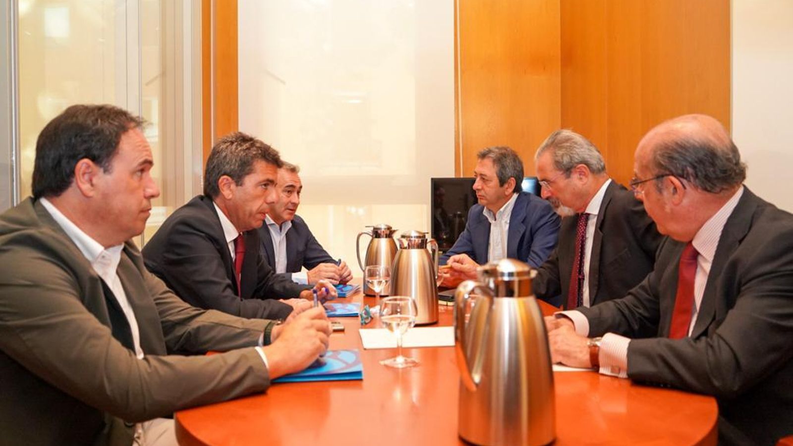 Tercera reunió del PP valencià per a abordar la investidura de Mazón, aquest dimarts amb Vox