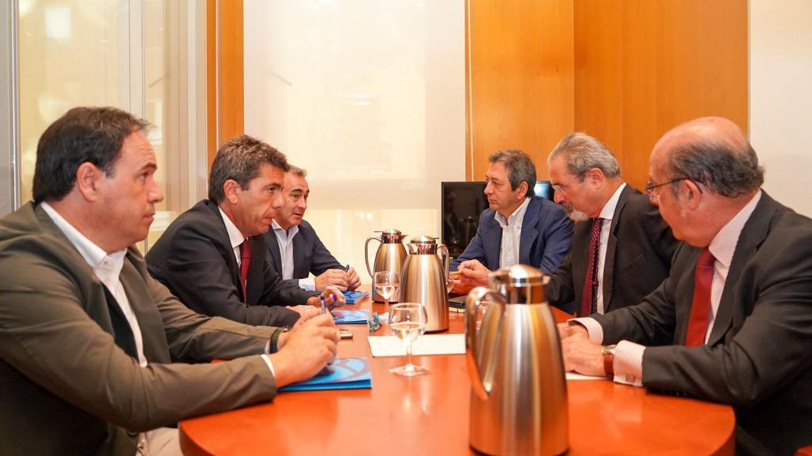 Tercera reunió del PP valencià per a abordar la investidura de Mazón, aquest dimarts amb Vox