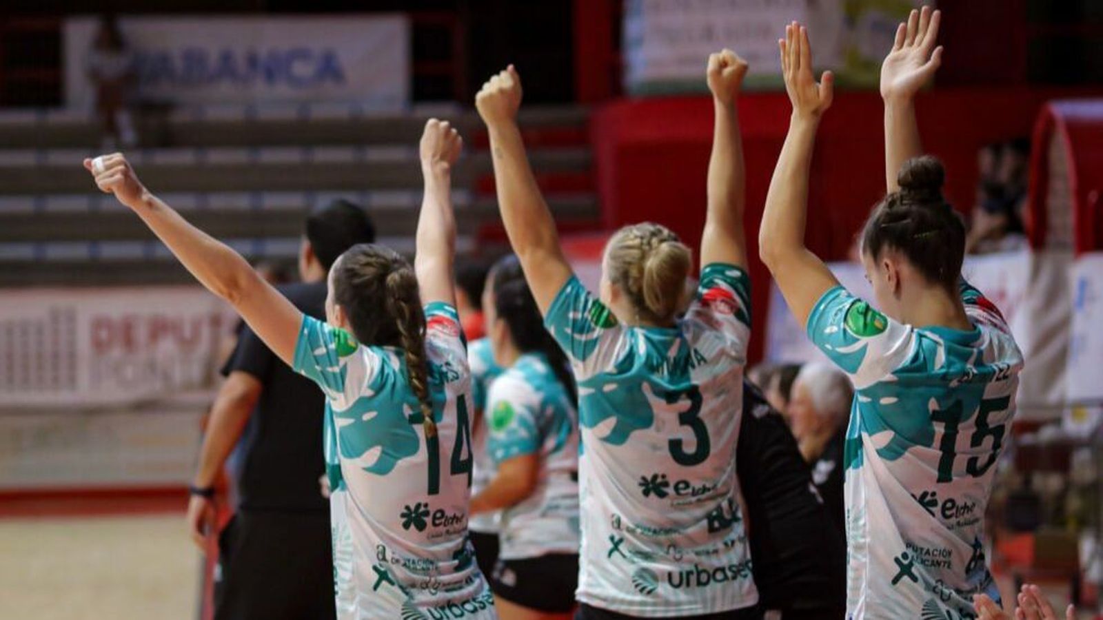 Les jugadores de l'Elx celebren el triomf