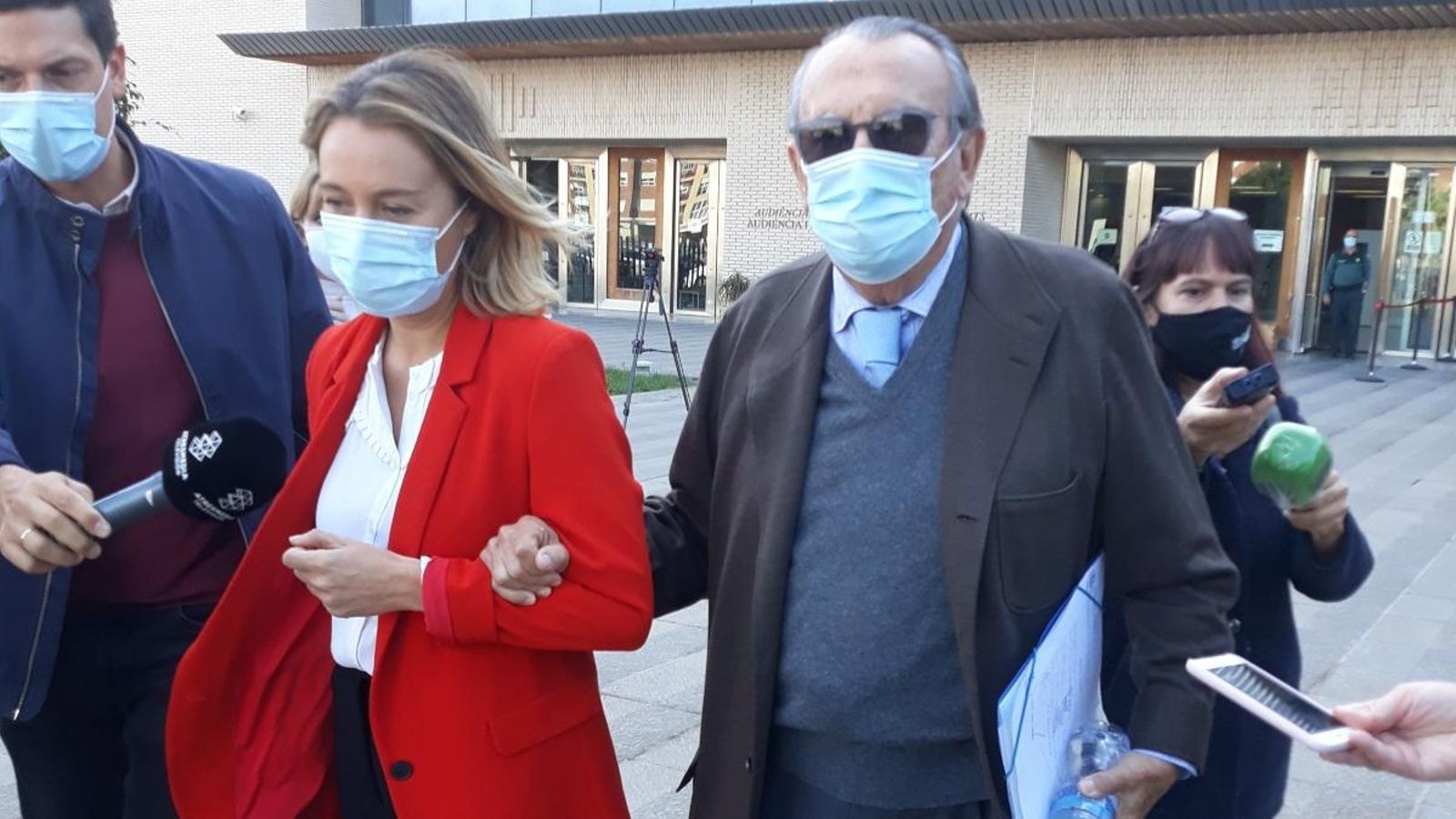 L'expresident de la Diputació de Castelló, Carlos Fabra, amb la seua filla Andrea Fabra ix del jutjat en una imatge d'arxiu