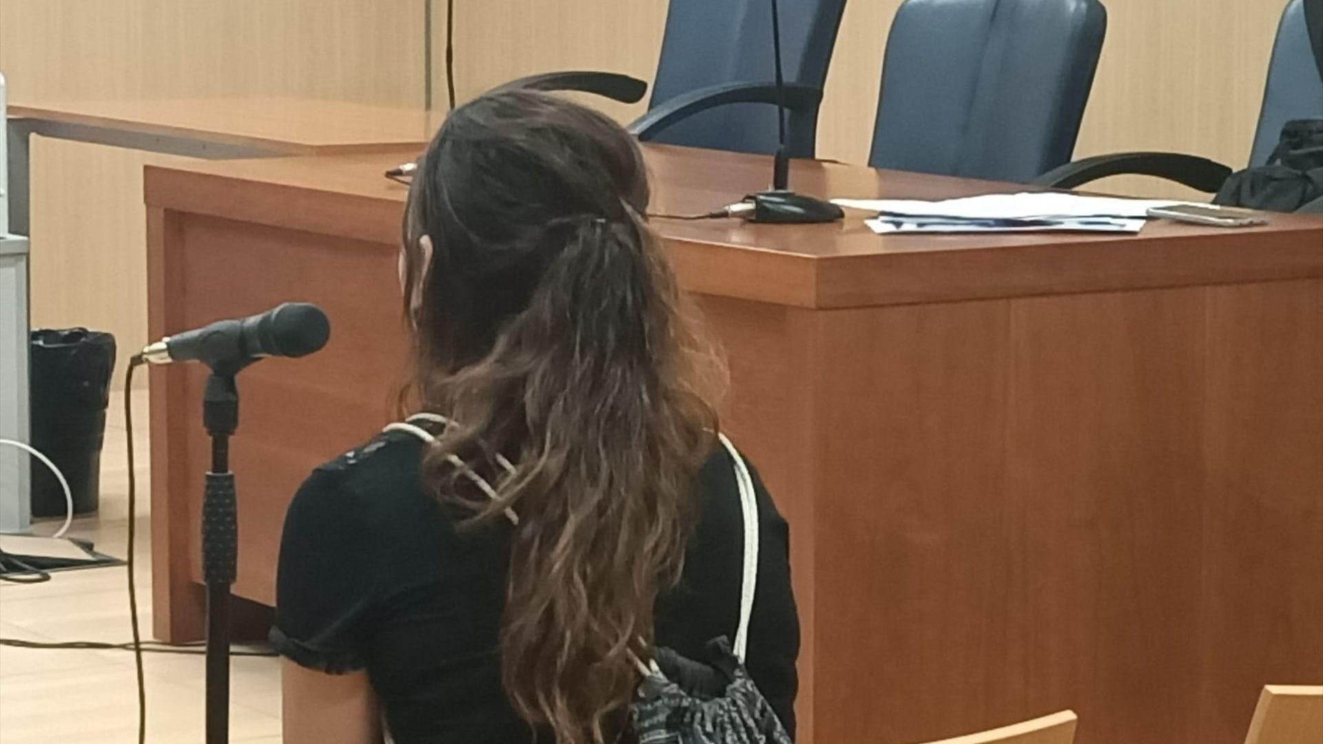 La processada, en un moment de la declaració Dona de Massamagrell acussada d'intentra crema la xiqueta de bolquers