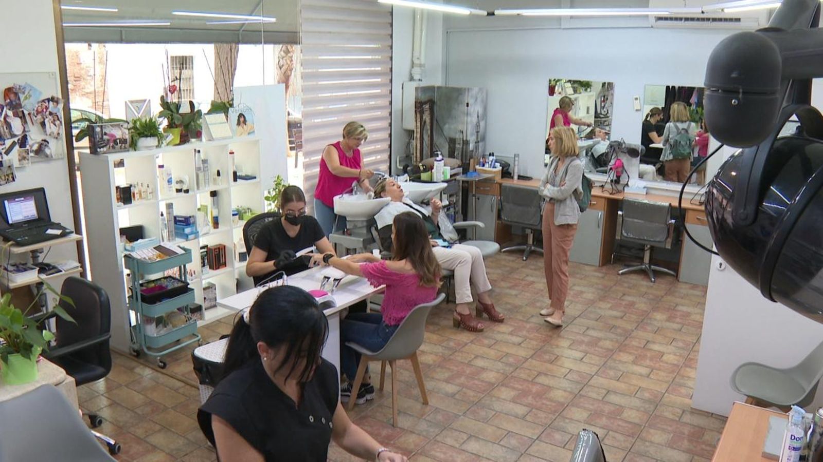 La perruqueria Rosa Ruiz d'Alboraia (Horta) té una jornada reduida de  32 hores setmanals