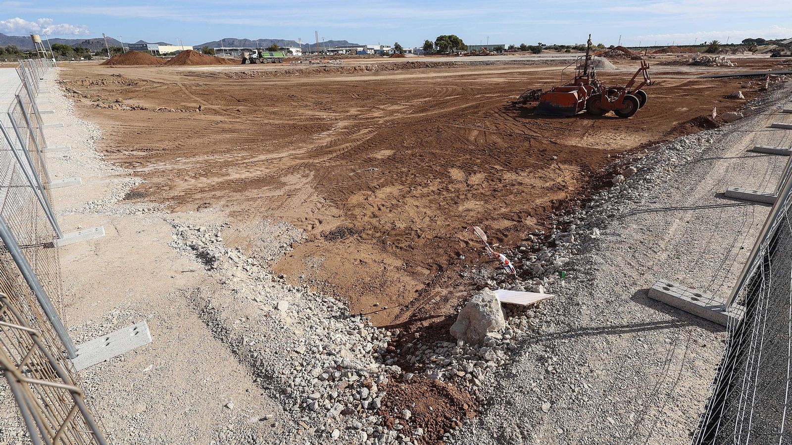 Obres de construcció de la nova planta de producció d'Edwards Lifesciences, en el polígon industrial Montcada III