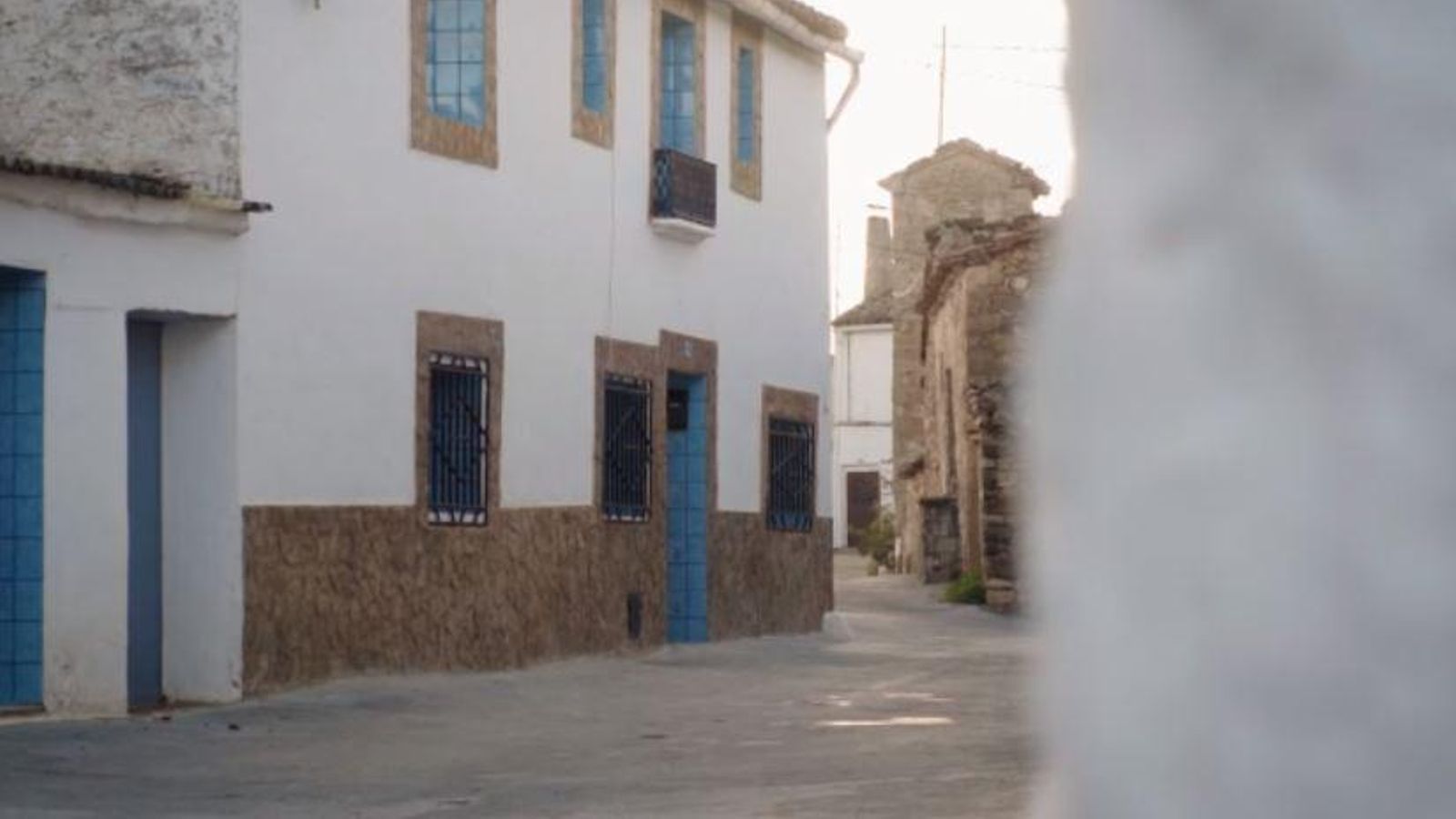 La Almeza és un llogaret d'Alpont, als Serrans