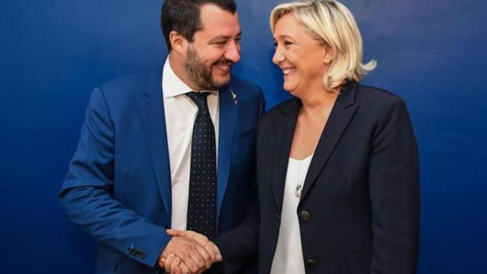 Matteo Salvini i Marie Le Pen durant la seua trobada a Roma per parlar del futur de les eleccions europees Matteo Salvini i Marie Le Pen durant la seua trobada a Roma per parlar del futur de les eleccions europees