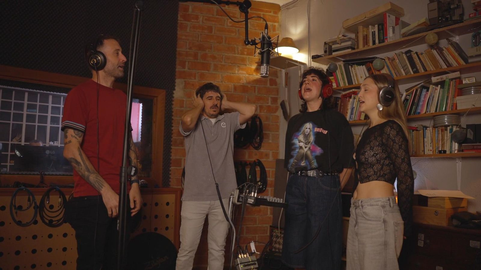 Fragment del videoclip "Lladres de sobretaula"