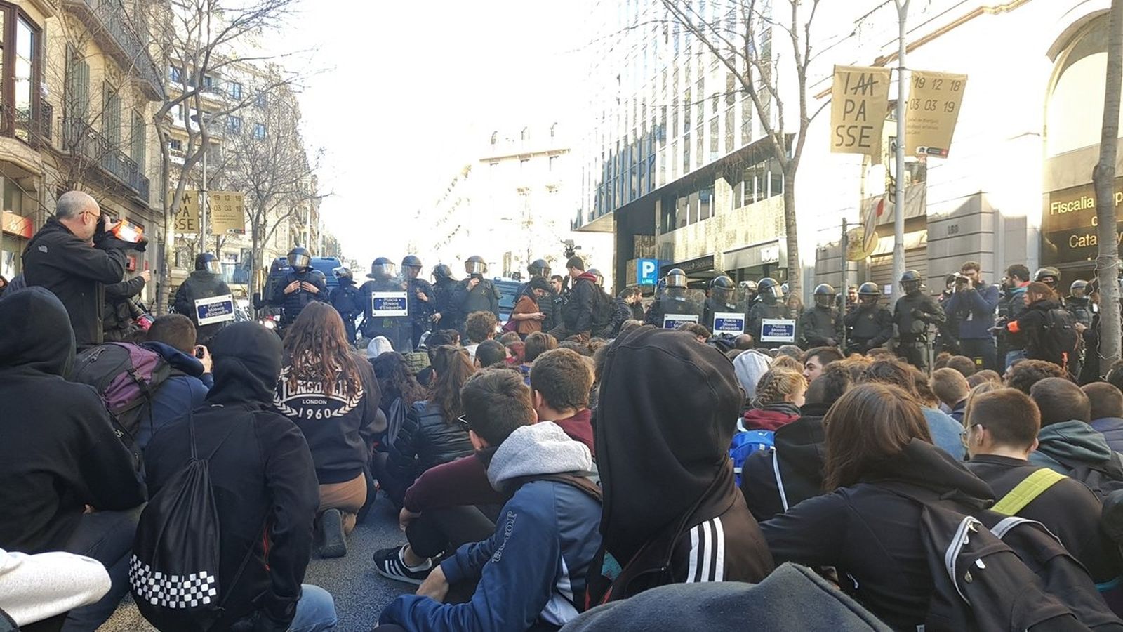 Manifestants enfront de la Fiscalia Superior de Catalunya