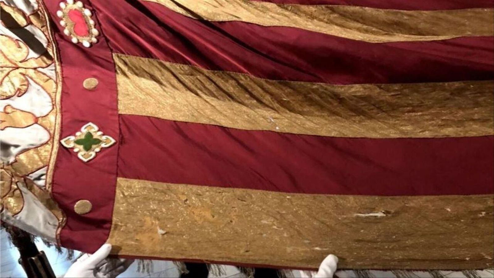 La Senyera del segle XVI, de la qual s'han hagut de prendre mostres per a ser analitzades en el laboratori / Ajuntament de València