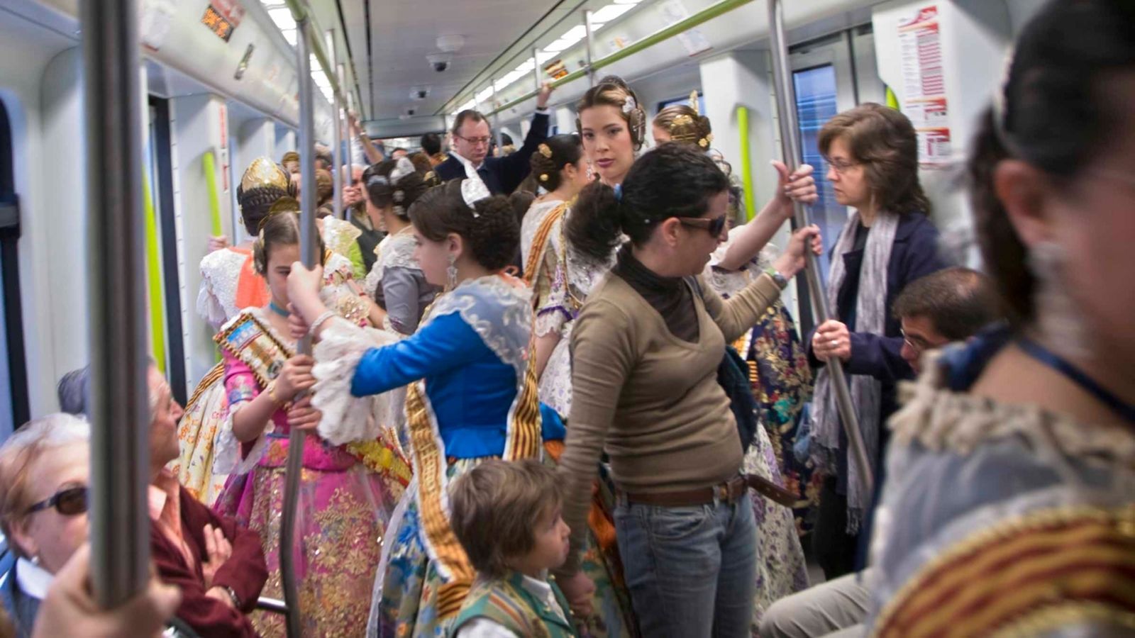 Metrovalència inicia el servei ininterromput fins al final de les Falles