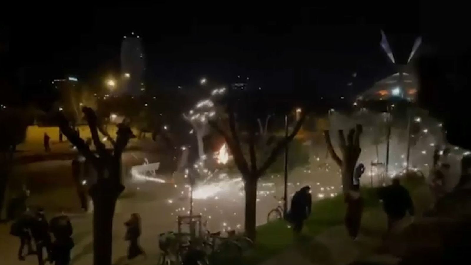 Batalla campal en l'antic llit del Túria amb pirotècnia il·legal detectada estes Falles