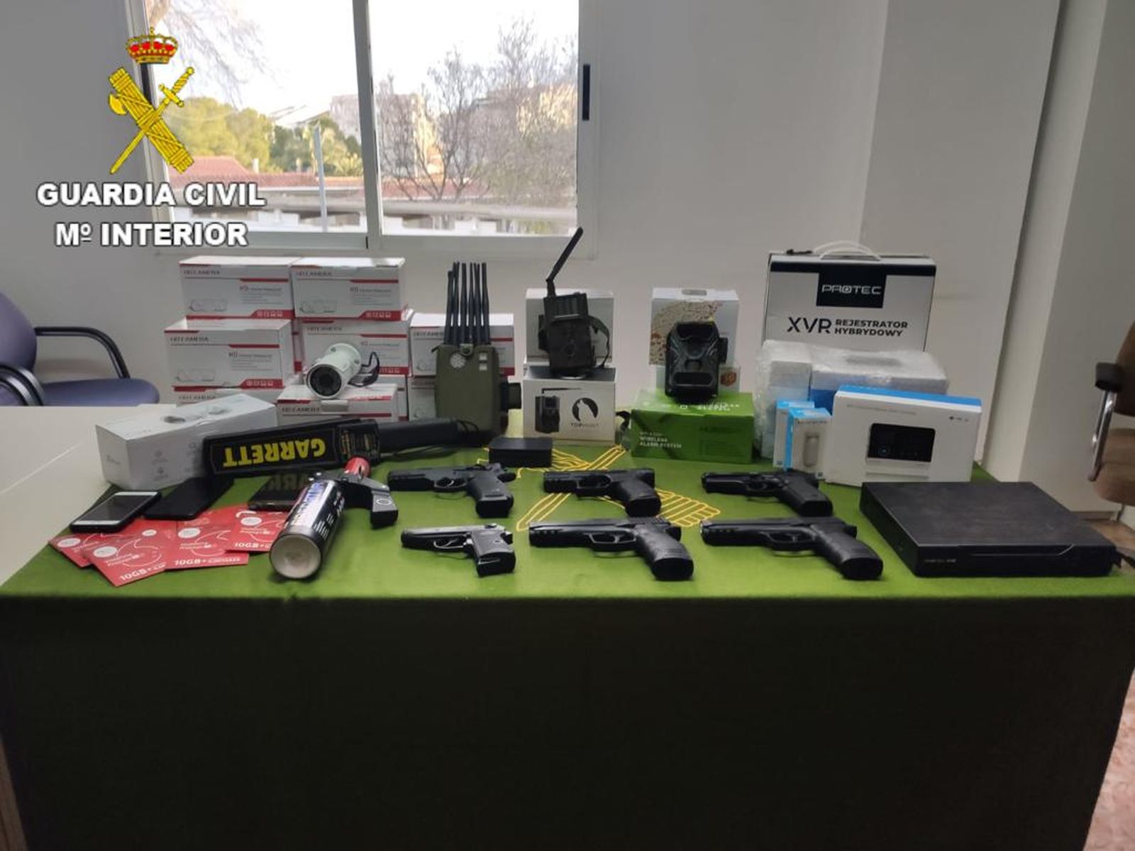 Armes i material intervingut en l'operació