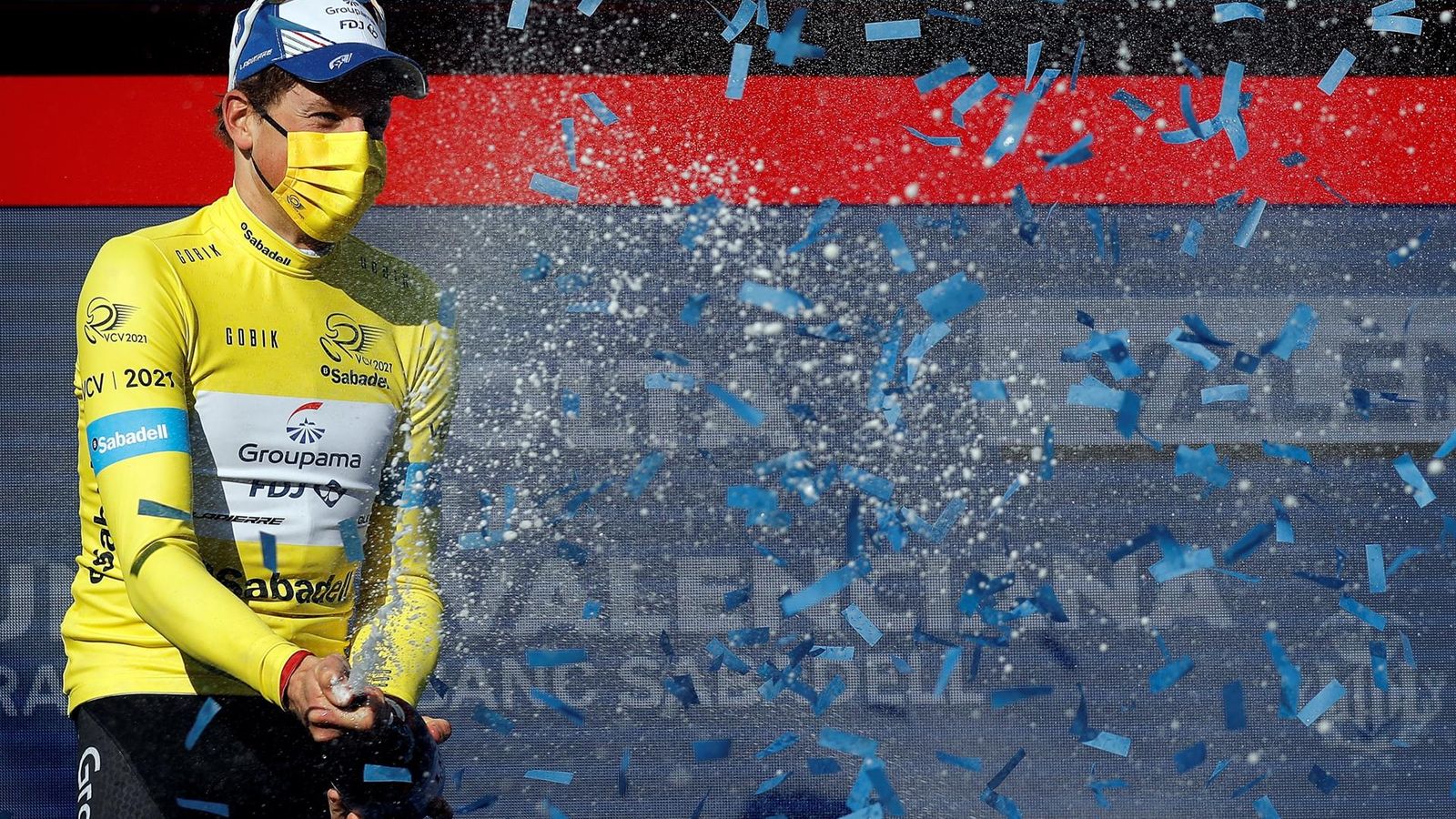 Küng celebra la victòria en el podi