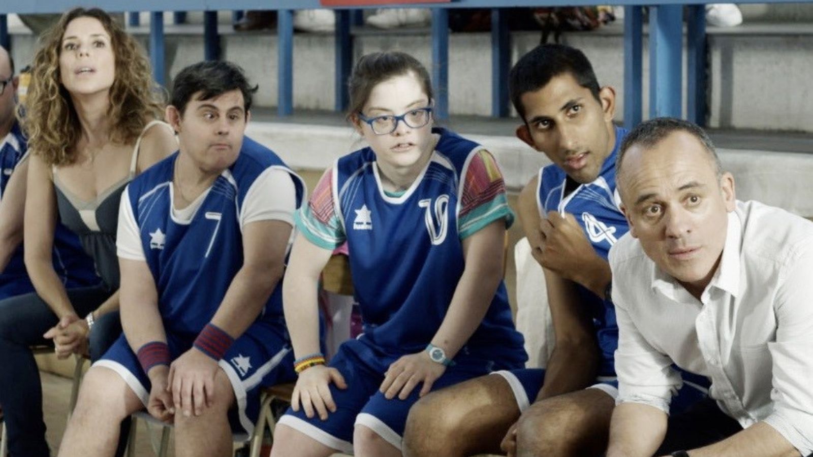 Els actors de ‘Campions’ juguen un partit de bàsquet amb el club de Burjassot que va inspirar la pel·lícula