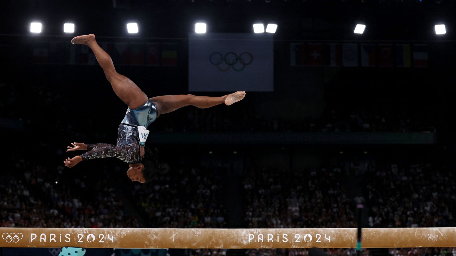 Simon Biles, durant la prova de classificació de gimnàstica artística