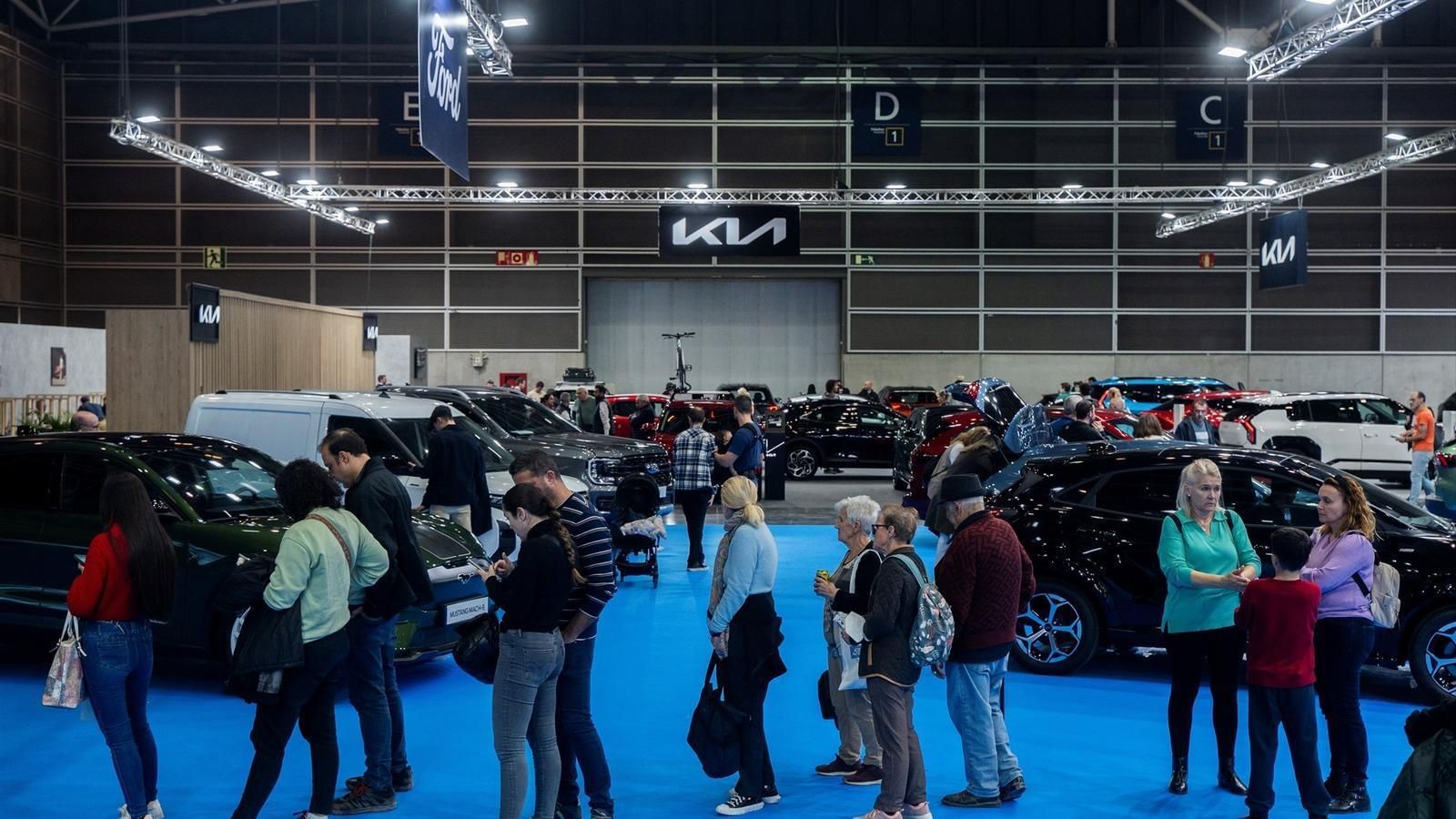 Assistents a la Fira de l'Automòbil de València / Jorge Gil (Europa Press)