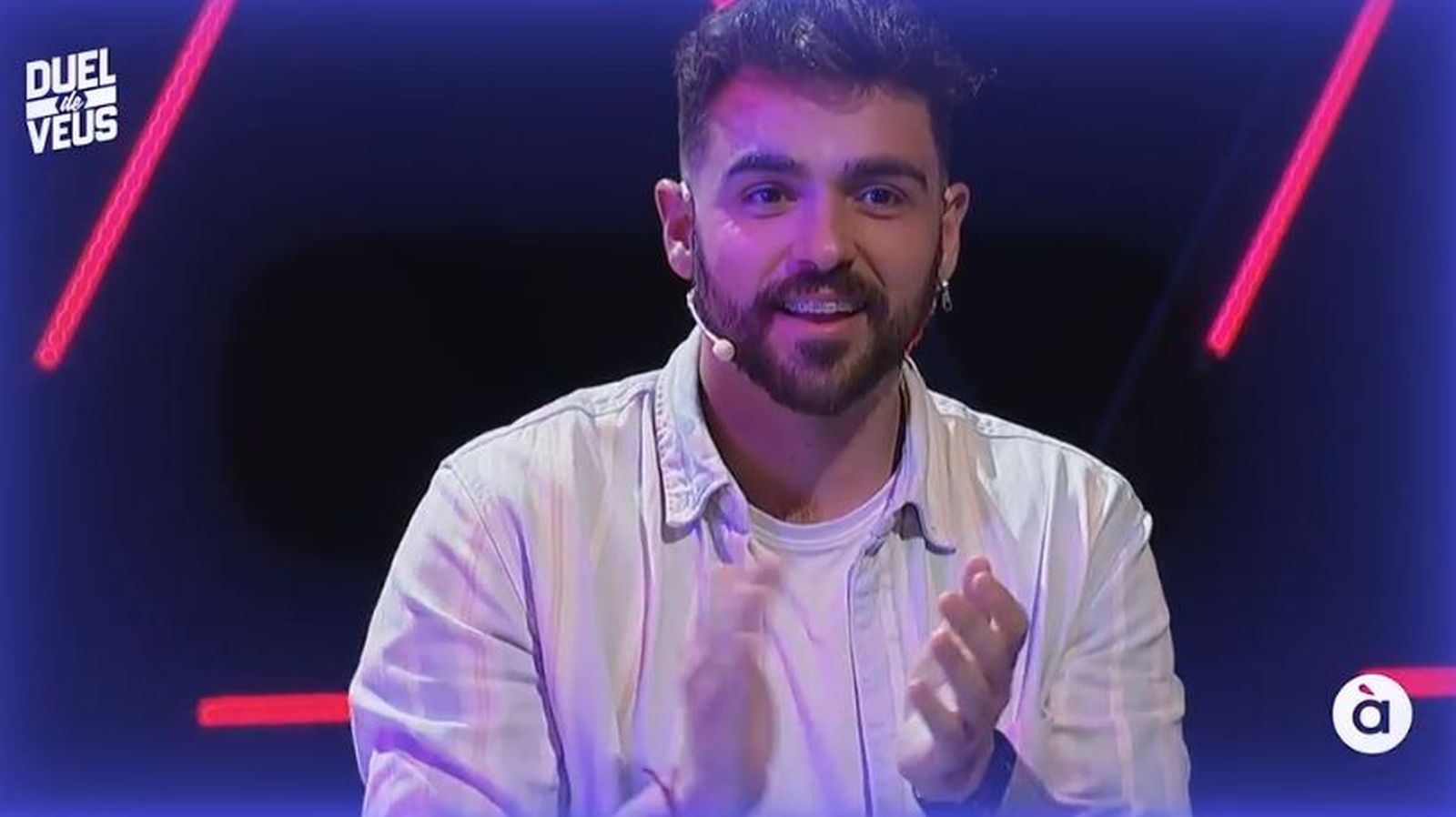 Alguns membres del programa no poden evitar aplaudir emocionats