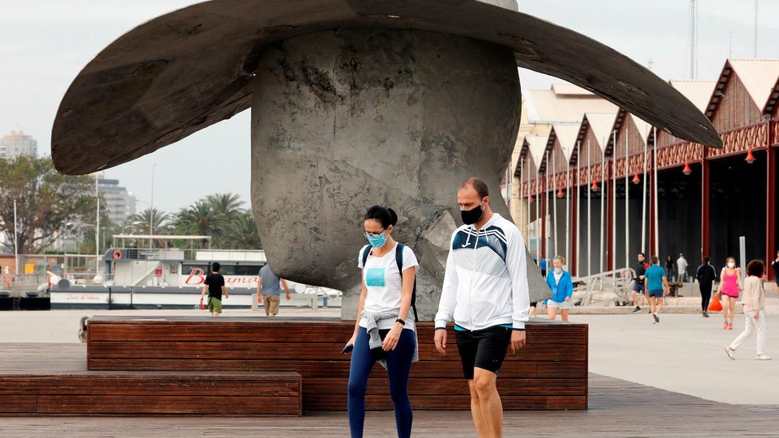 L’ús de mascaretes en espais públics, a debat