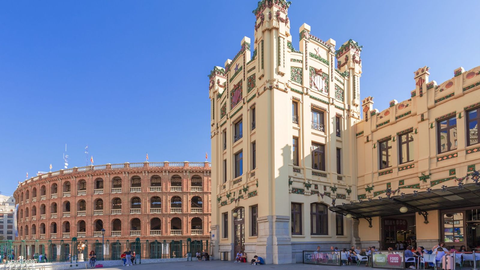 L'estació del Nord i la plaça de bous són dos dels punts que recorre una de les rutes de València inspirades en Hemingway