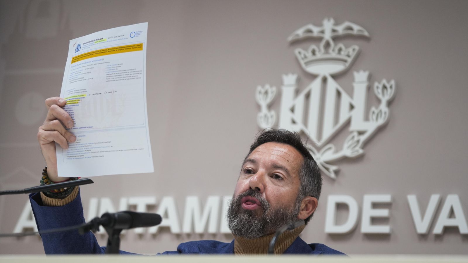 Compareixença de Juanma Badenas a l'Ajuntament de València Compareixença de Juanma Badenas a l'Ajuntament de València