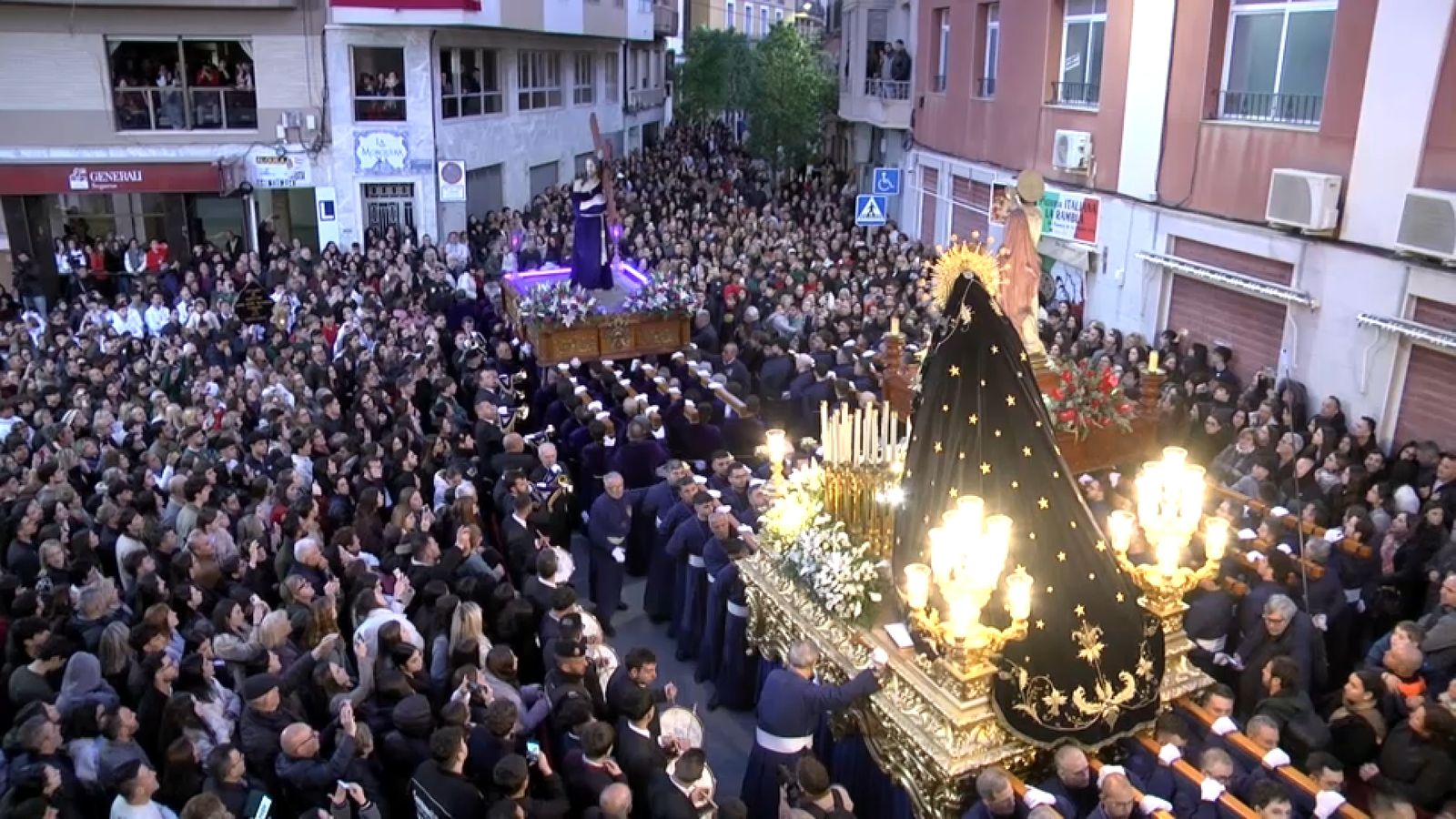 La Dolorosa i el Natzaré s'han trobat en la pujada al calvari de Crevillent a trenc d'alba
