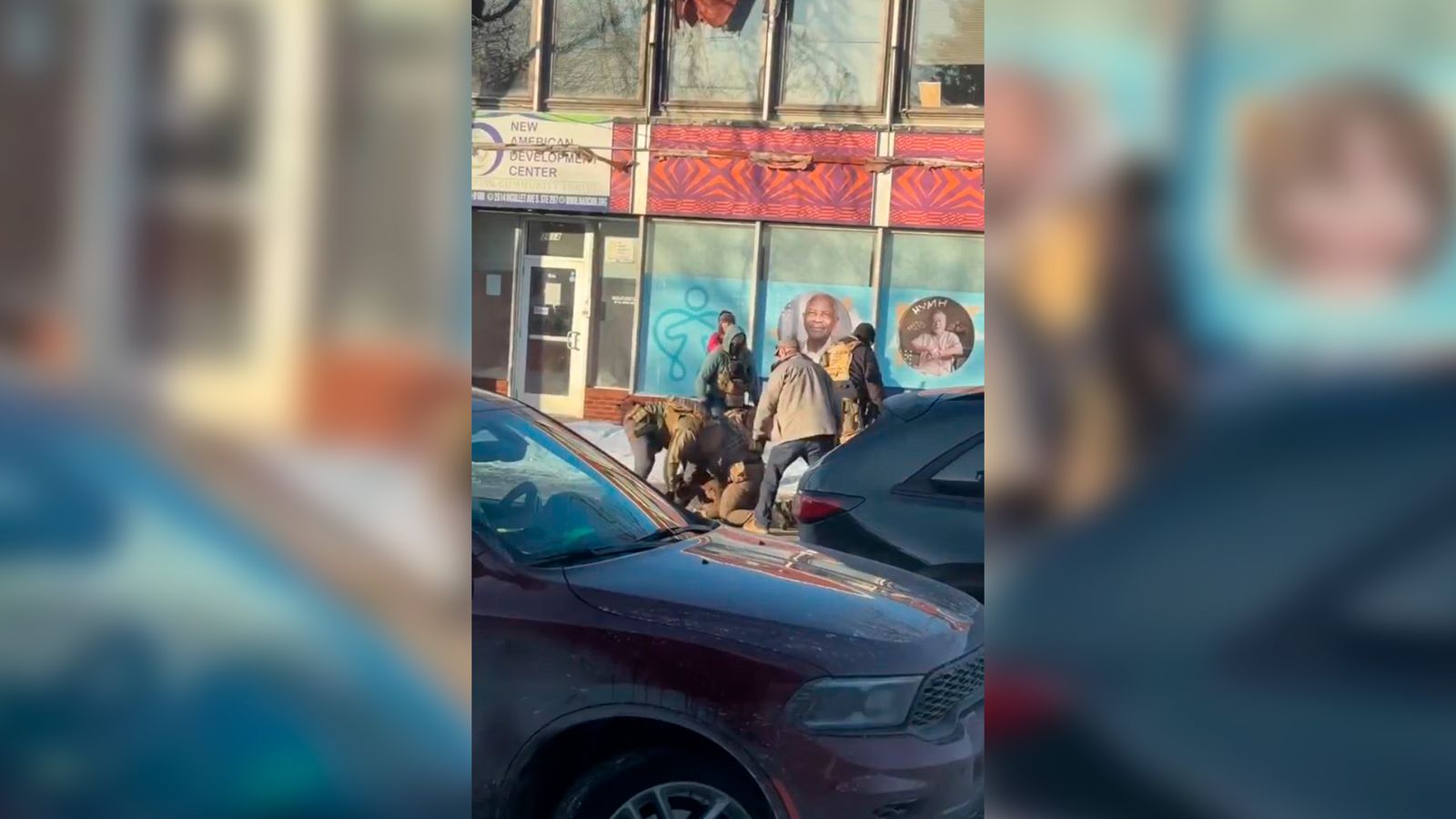 Vídeo que s'ha compartit en xarxes socials del moment en què l'agent dispara contra l'home