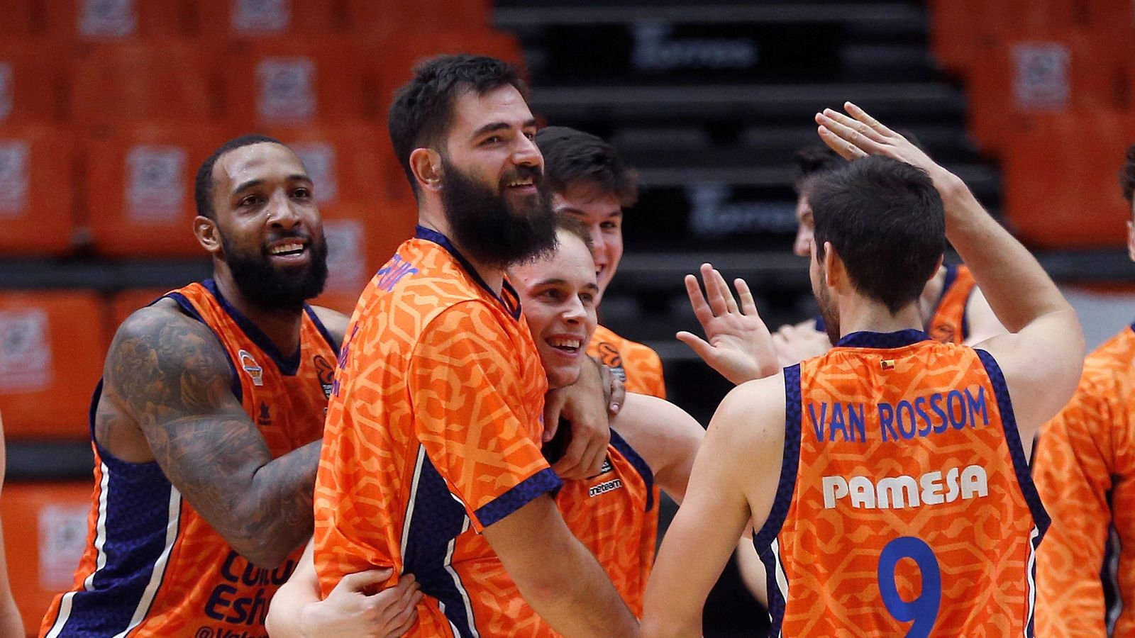 El Valencia Basket celebra una victòria en l'Eurolliga.