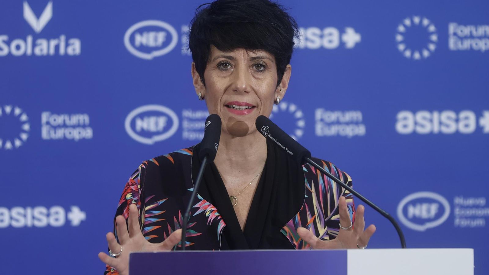 La ministra d'Inclusió, Elma Saiz, durant un desdejuni informatiu celebrat este dijous a Madrid